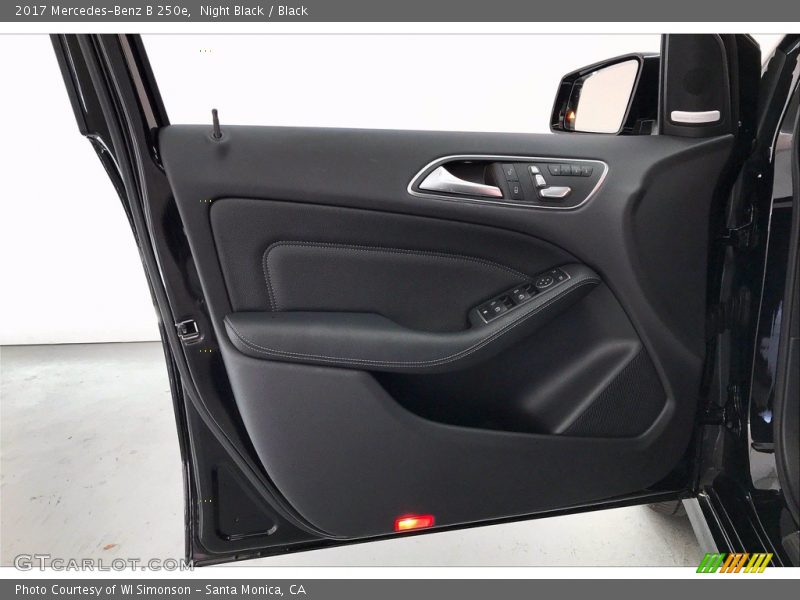 Night Black / Black 2017 Mercedes-Benz B 250e