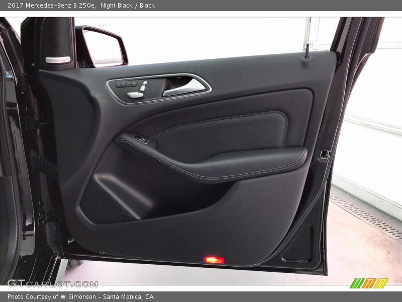 Night Black / Black 2017 Mercedes-Benz B 250e