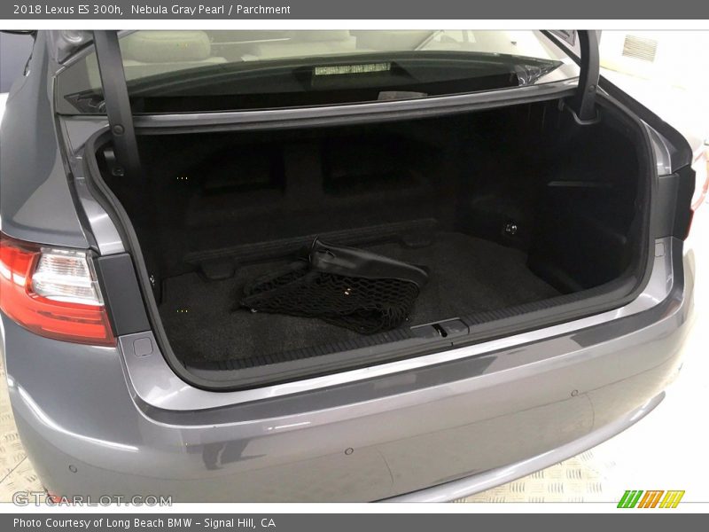  2018 ES 300h Trunk