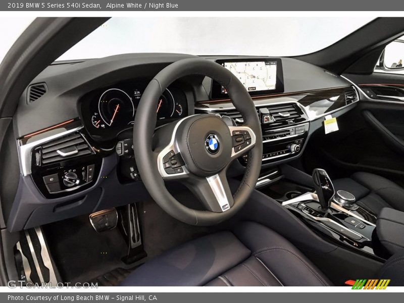 Dashboard of 2019 5 Series 540i Sedan