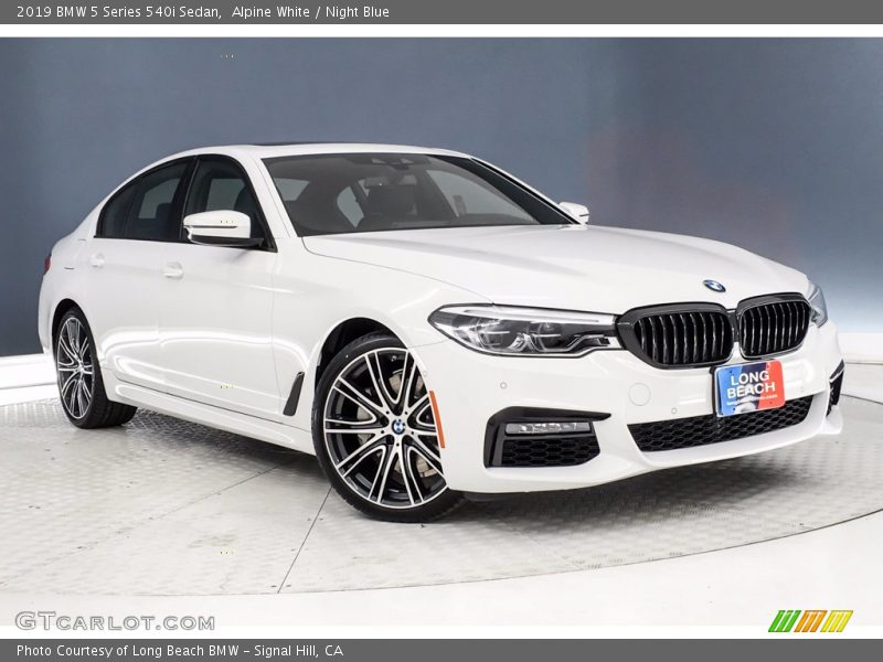 Front 3/4 View of 2019 5 Series 540i Sedan