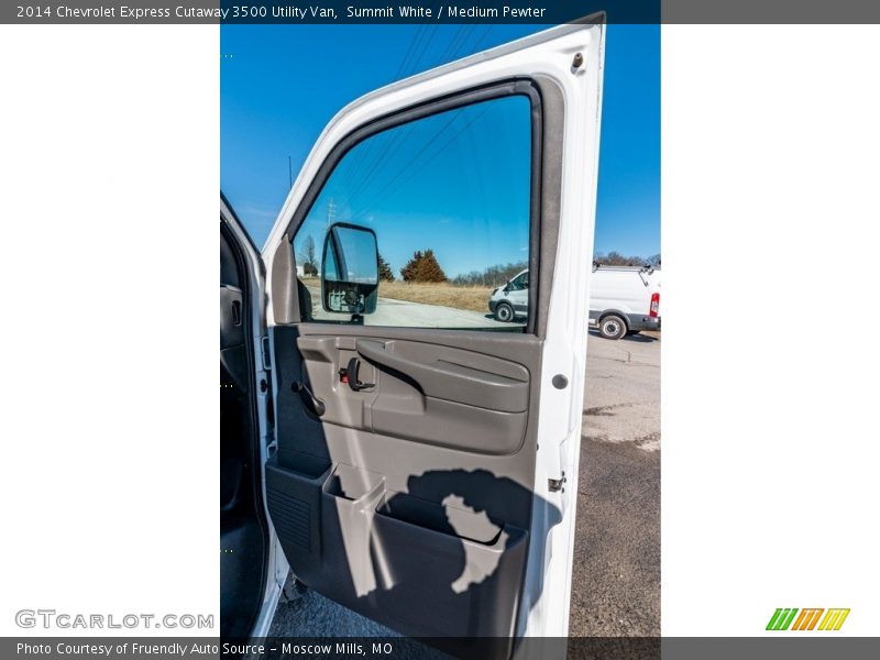 Summit White / Medium Pewter 2014 Chevrolet Express Cutaway 3500 Utility Van