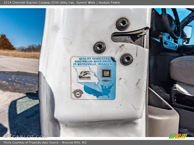 Summit White / Medium Pewter 2014 Chevrolet Express Cutaway 3500 Utility Van