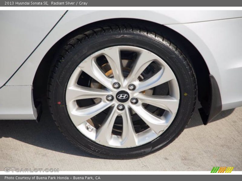 Radiant Silver / Gray 2013 Hyundai Sonata SE
