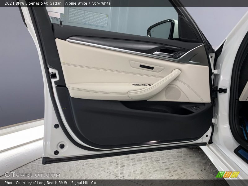 Alpine White / Ivory White 2021 BMW 5 Series 540i Sedan