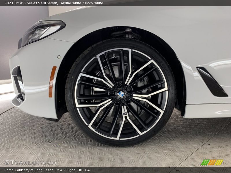 Alpine White / Ivory White 2021 BMW 5 Series 540i Sedan