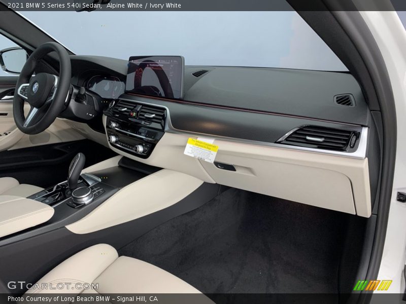 Alpine White / Ivory White 2021 BMW 5 Series 540i Sedan