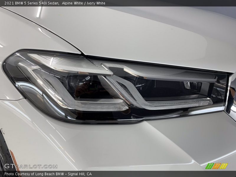 Alpine White / Ivory White 2021 BMW 5 Series 540i Sedan