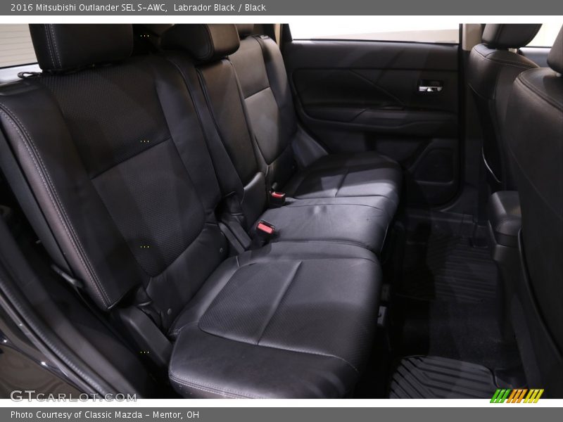 Labrador Black / Black 2016 Mitsubishi Outlander SEL S-AWC