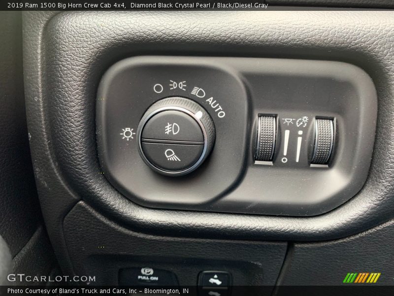 Diamond Black Crystal Pearl / Black/Diesel Gray 2019 Ram 1500 Big Horn Crew Cab 4x4