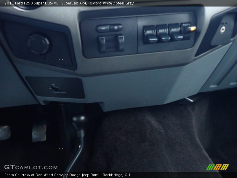 Oxford White / Steel Gray 2011 Ford F250 Super Duty XLT SuperCab 4x4