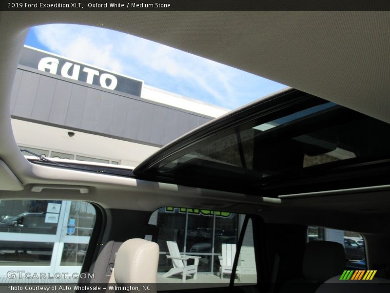 Oxford White / Medium Stone 2019 Ford Expedition XLT