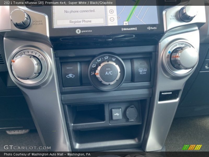 Super White / Black/Graphite 2021 Toyota 4Runner SR5 Premium 4x4