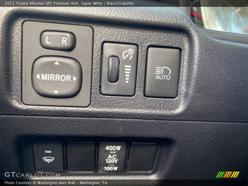 Super White / Black/Graphite 2021 Toyota 4Runner SR5 Premium 4x4