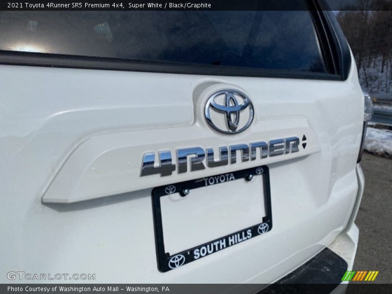 Super White / Black/Graphite 2021 Toyota 4Runner SR5 Premium 4x4