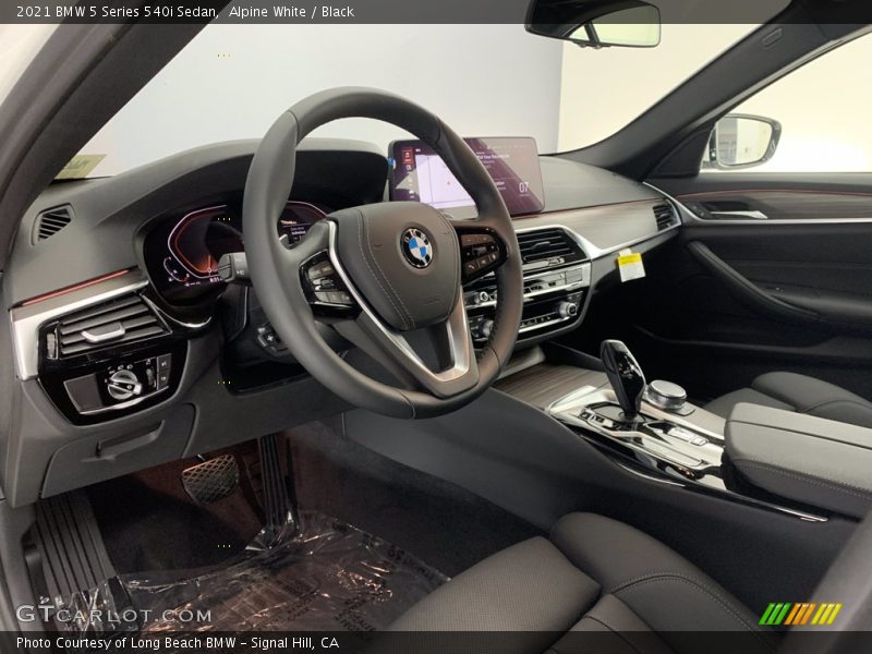 Alpine White / Black 2021 BMW 5 Series 540i Sedan