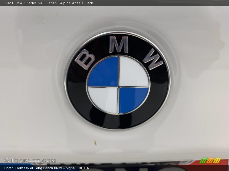 Alpine White / Black 2021 BMW 5 Series 540i Sedan