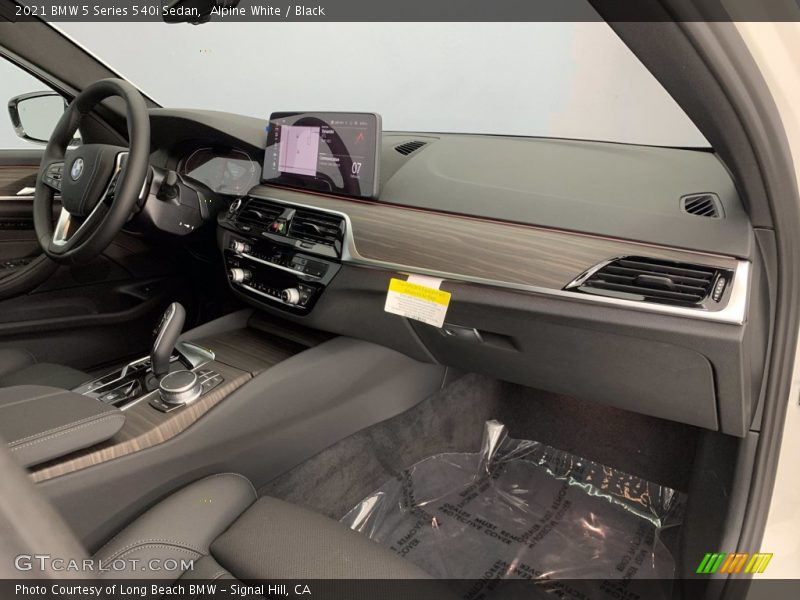 Alpine White / Black 2021 BMW 5 Series 540i Sedan