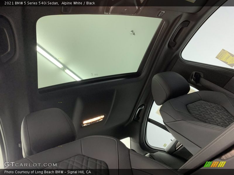 Alpine White / Black 2021 BMW 5 Series 540i Sedan