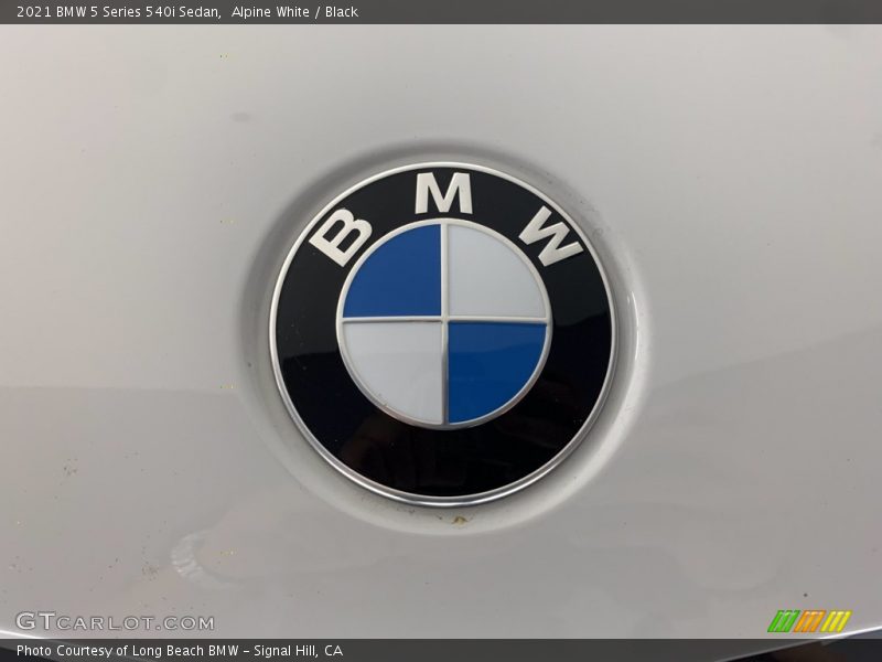 Alpine White / Black 2021 BMW 5 Series 540i Sedan