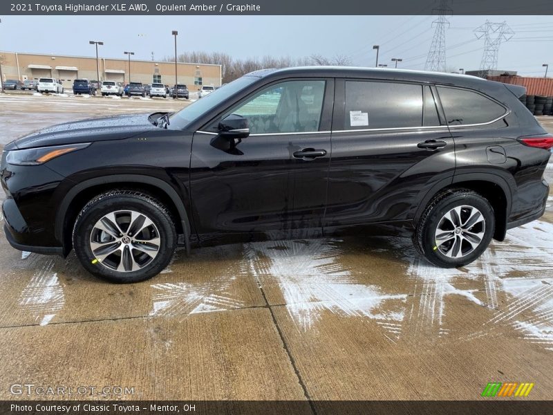 Opulent Amber / Graphite 2021 Toyota Highlander XLE AWD