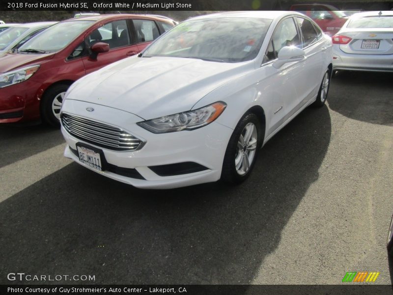 Oxford White / Medium Light Stone 2018 Ford Fusion Hybrid SE