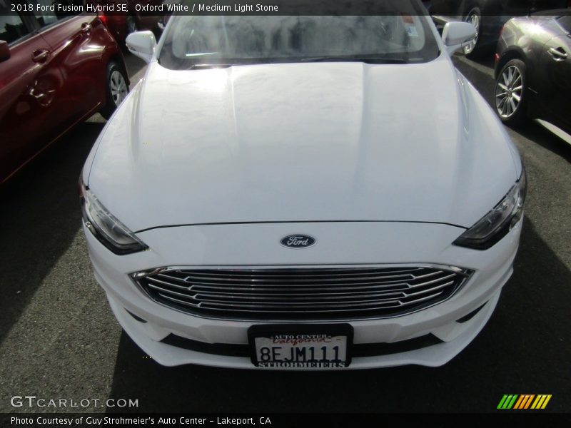 Oxford White / Medium Light Stone 2018 Ford Fusion Hybrid SE