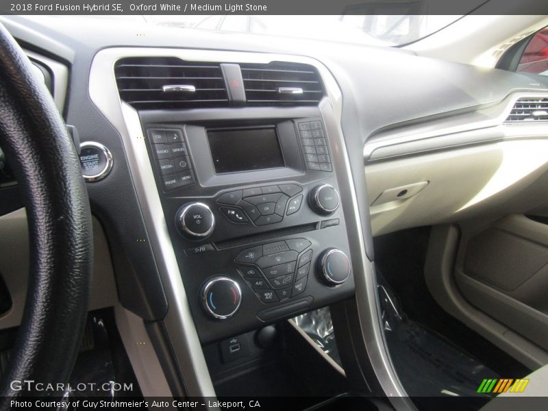 Oxford White / Medium Light Stone 2018 Ford Fusion Hybrid SE