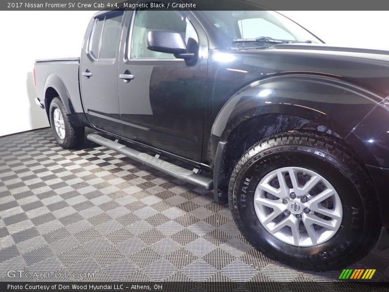 Magnetic Black / Graphite 2017 Nissan Frontier SV Crew Cab 4x4
