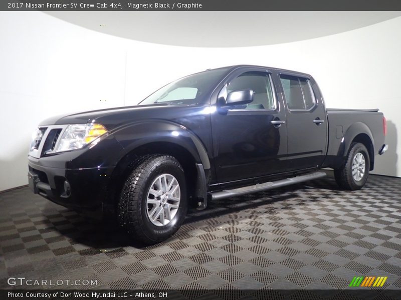 Magnetic Black / Graphite 2017 Nissan Frontier SV Crew Cab 4x4