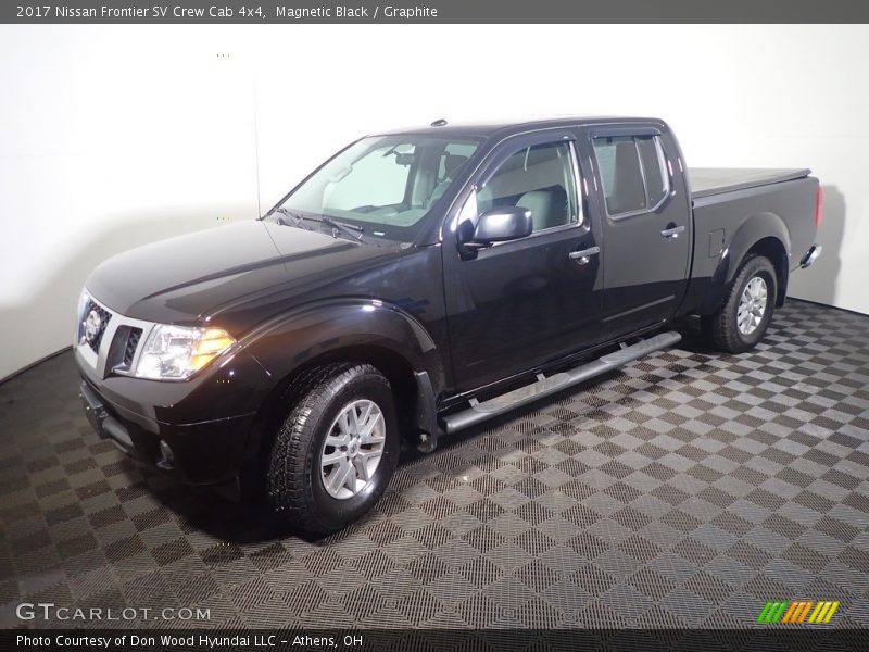 Magnetic Black / Graphite 2017 Nissan Frontier SV Crew Cab 4x4