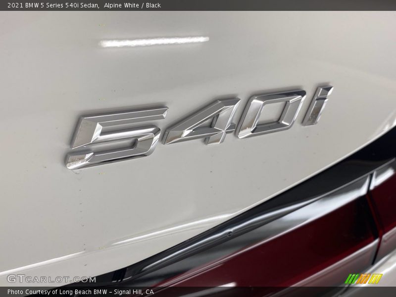 Alpine White / Black 2021 BMW 5 Series 540i Sedan