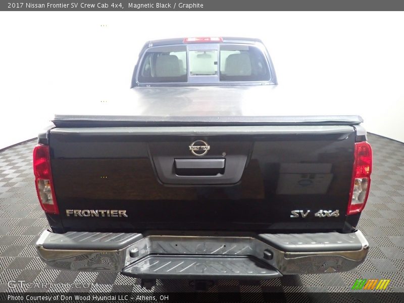 Magnetic Black / Graphite 2017 Nissan Frontier SV Crew Cab 4x4