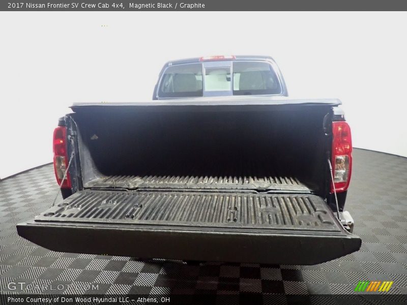 Magnetic Black / Graphite 2017 Nissan Frontier SV Crew Cab 4x4