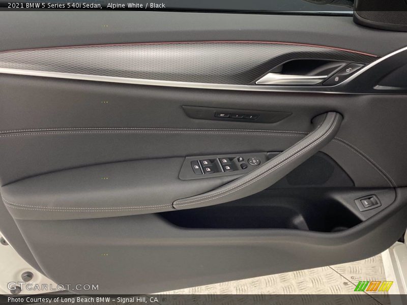 Alpine White / Black 2021 BMW 5 Series 540i Sedan
