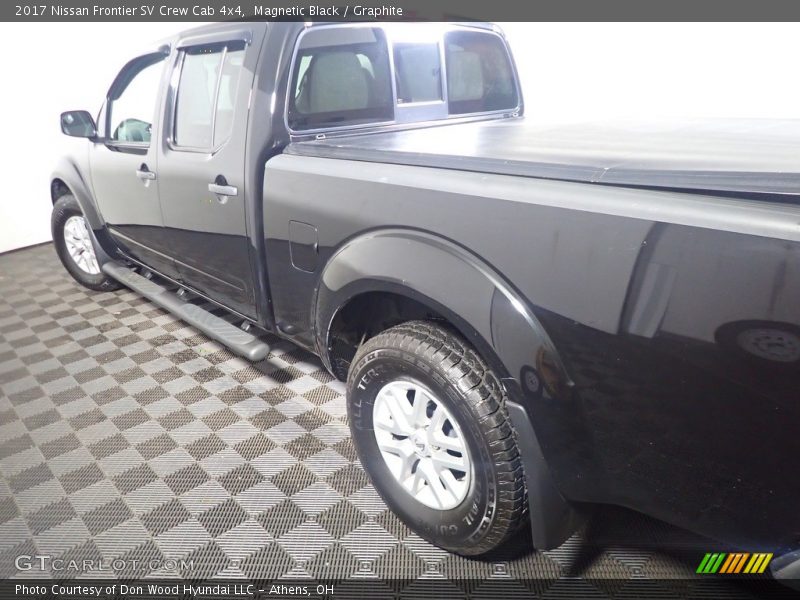 Magnetic Black / Graphite 2017 Nissan Frontier SV Crew Cab 4x4