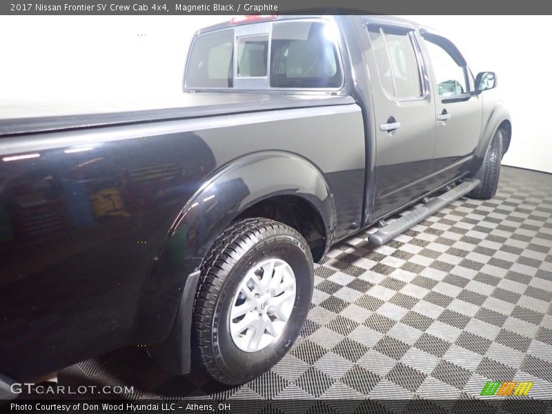 Magnetic Black / Graphite 2017 Nissan Frontier SV Crew Cab 4x4