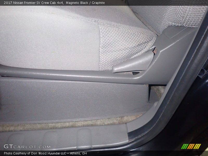 Magnetic Black / Graphite 2017 Nissan Frontier SV Crew Cab 4x4