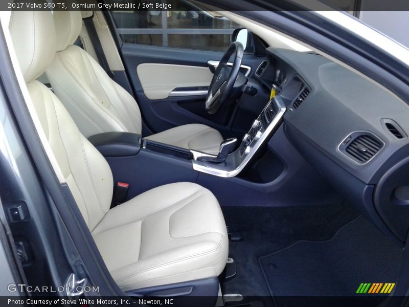 Front Seat of 2017 S60 T5