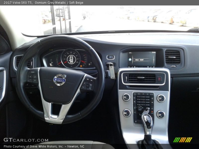 Dashboard of 2017 S60 T5