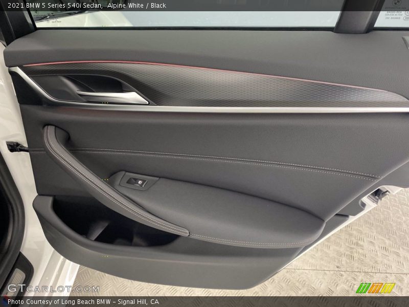 Alpine White / Black 2021 BMW 5 Series 540i Sedan