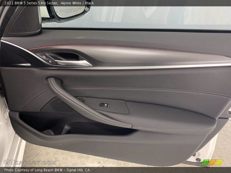Alpine White / Black 2021 BMW 5 Series 540i Sedan