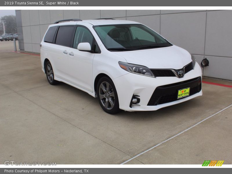 Super White / Black 2019 Toyota Sienna SE