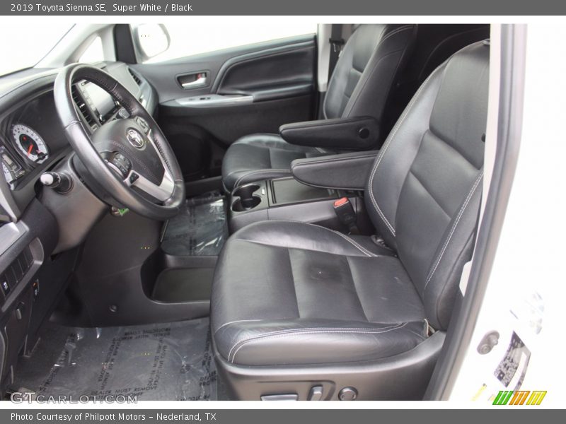 Super White / Black 2019 Toyota Sienna SE