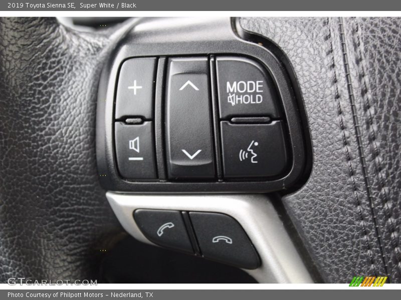 Super White / Black 2019 Toyota Sienna SE