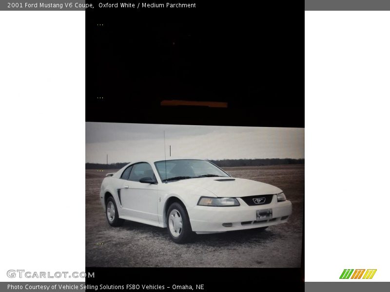 Oxford White / Medium Parchment 2001 Ford Mustang V6 Coupe