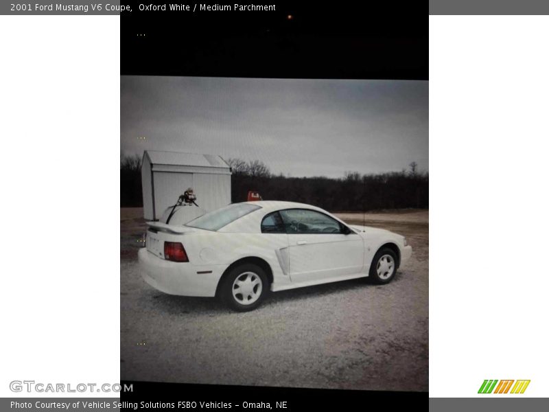 Oxford White / Medium Parchment 2001 Ford Mustang V6 Coupe