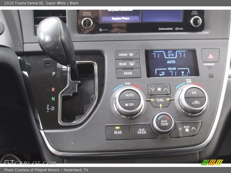 Super White / Black 2019 Toyota Sienna SE