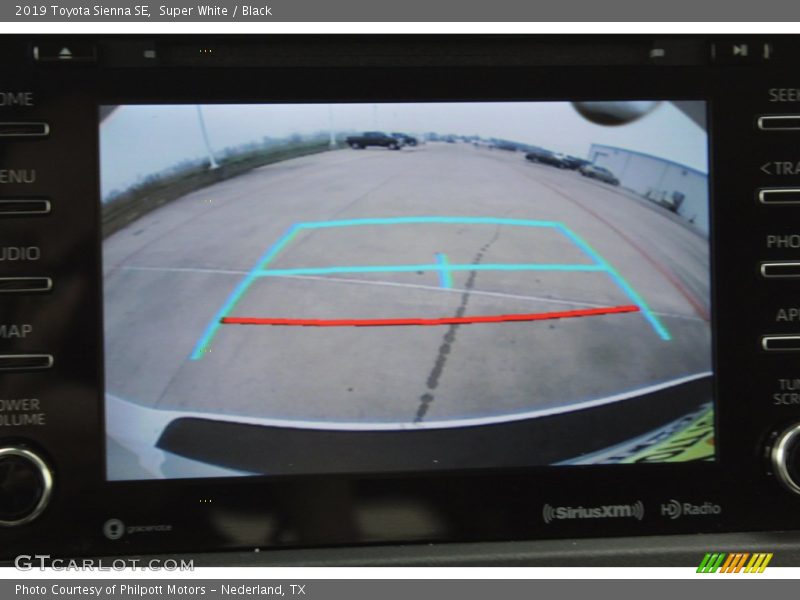 Super White / Black 2019 Toyota Sienna SE