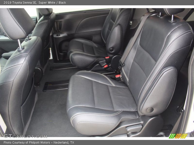 Super White / Black 2019 Toyota Sienna SE